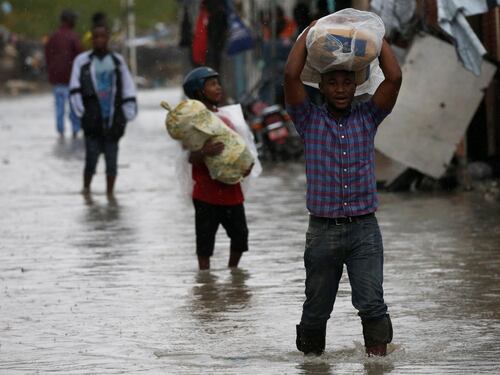 Caraibi, l'uragano Matthew spazza Cuba e Haiti e spaventa la Florida