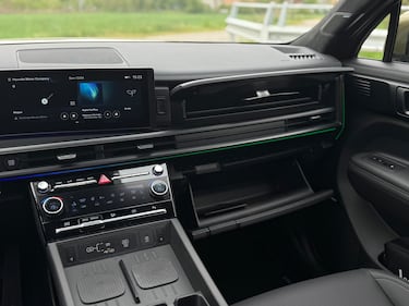 Hyundai Santa Fe 2026: guarda tutte le foto 14