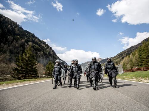 Brennero, ora Austria si barrica: 26 aerei militari in volo sui confini