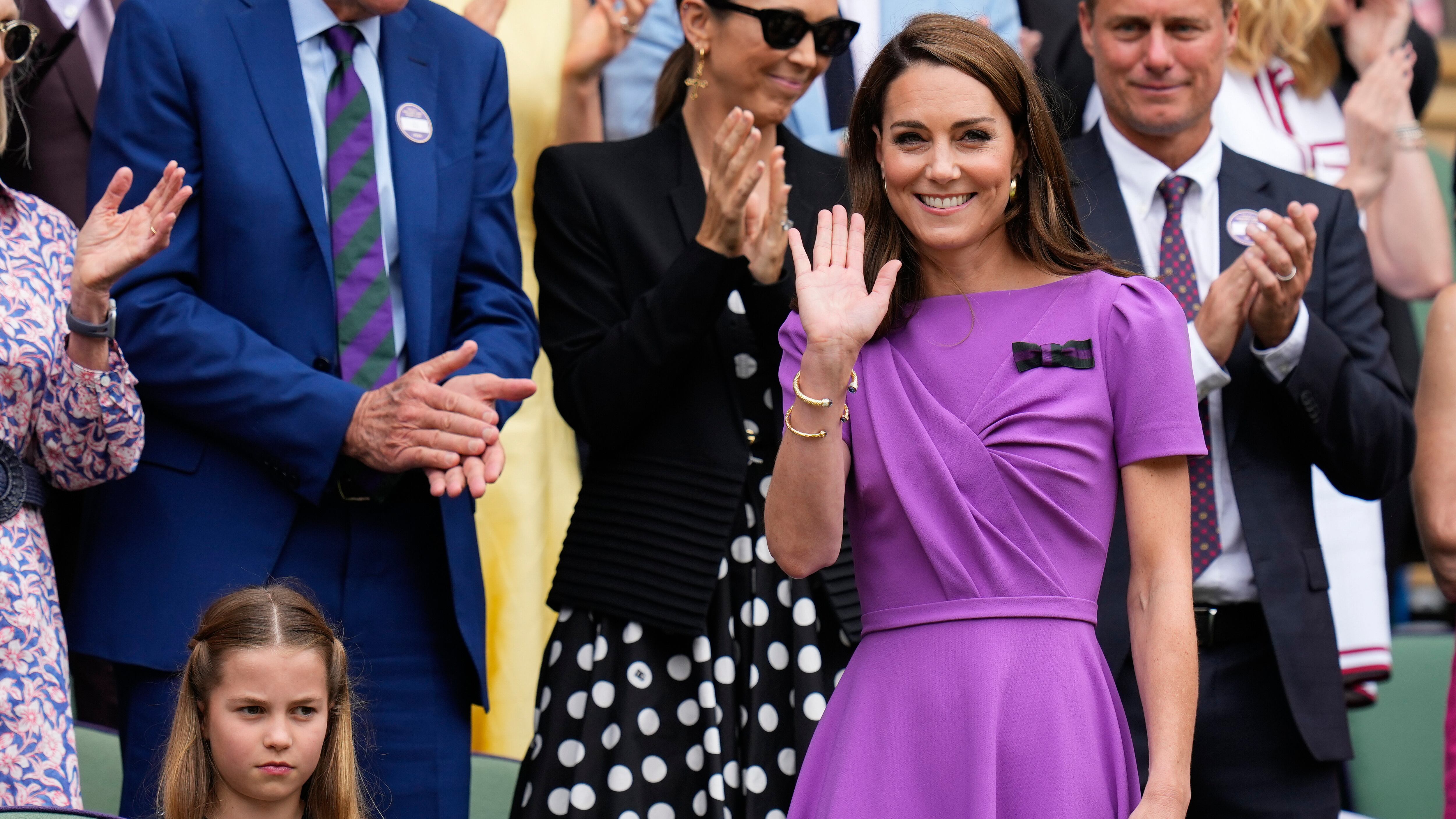 Kate torna in pubblico. A messa con la royal family mentre è in vacanza