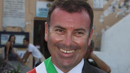 Salina, si appropria dei risparmi di due anziane decedute, sindaco arrestato