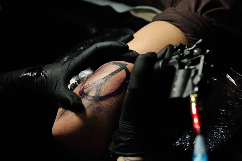 I tatuaggi dei sopravvissuti del Bataclan  2