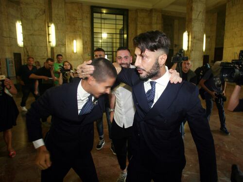 L'ultima di Corona: "Farò reality sul Fatto". Ma Gomez smentisce