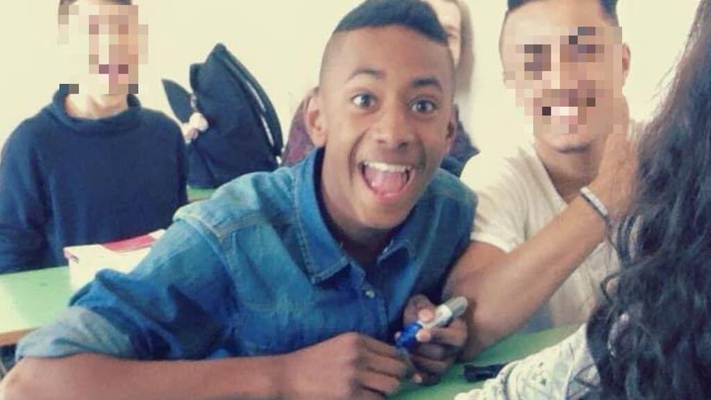 "Abbella", poi le botte a Willy: "Saltavano sul suo corpo inerme"