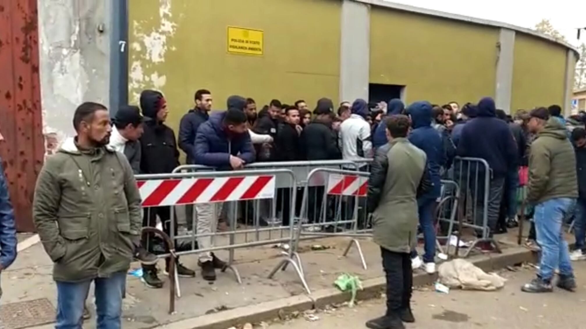 "Troppa fila in Questura". E il migrante vince la causa: il giudice gli dà subito la protezione internazionale