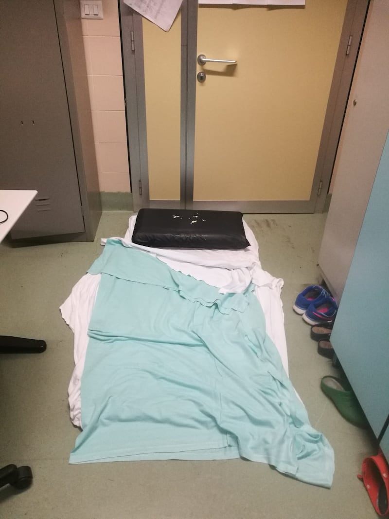 Coronavirus, materassi sul pavimento all'ospedale Sant'Andrea di Roma 1