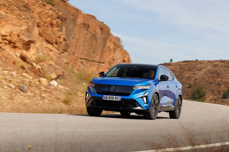Renault Rafale E-Tech Full-Hybrid: guarda la gallery del SUV coupè ibrido 3