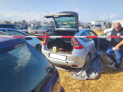 “Pestato e finito a coltellate”, l’autopsia sul bracciante e l’ombra del caporalato