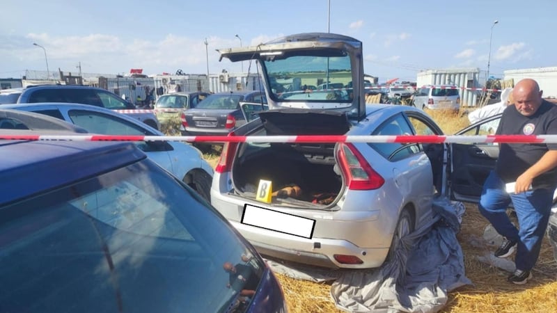 “Pestato e finito a coltellate”, l’autopsia sul bracciante e l’ombra del caporalato