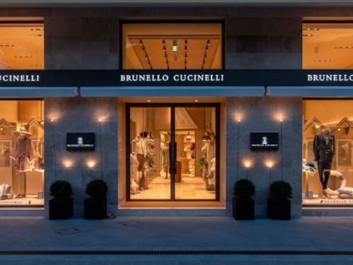 Cucinelli nel mirino, l'accusa: aggira le sanzioni sulla Russia. L'azienda: pieno rispetto delle regole