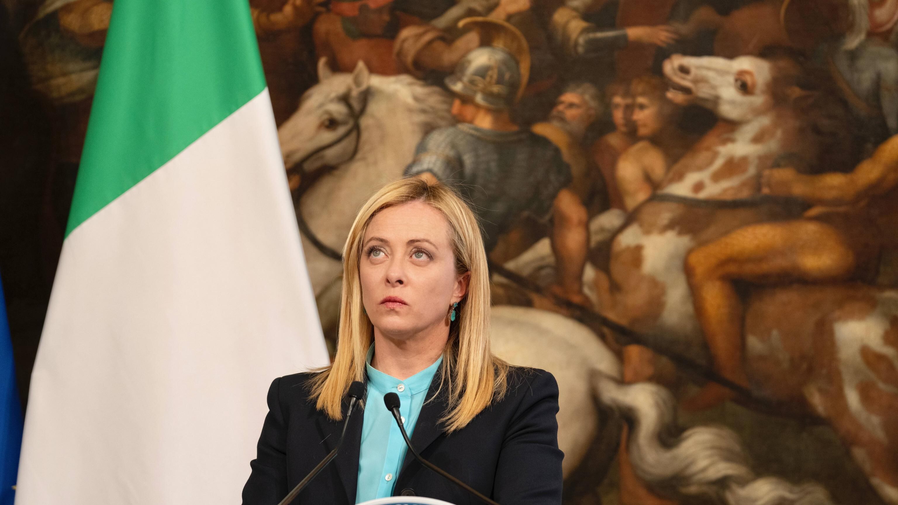Meloni conferma la stretta sui migranti: "Stop alla protezione speciale"