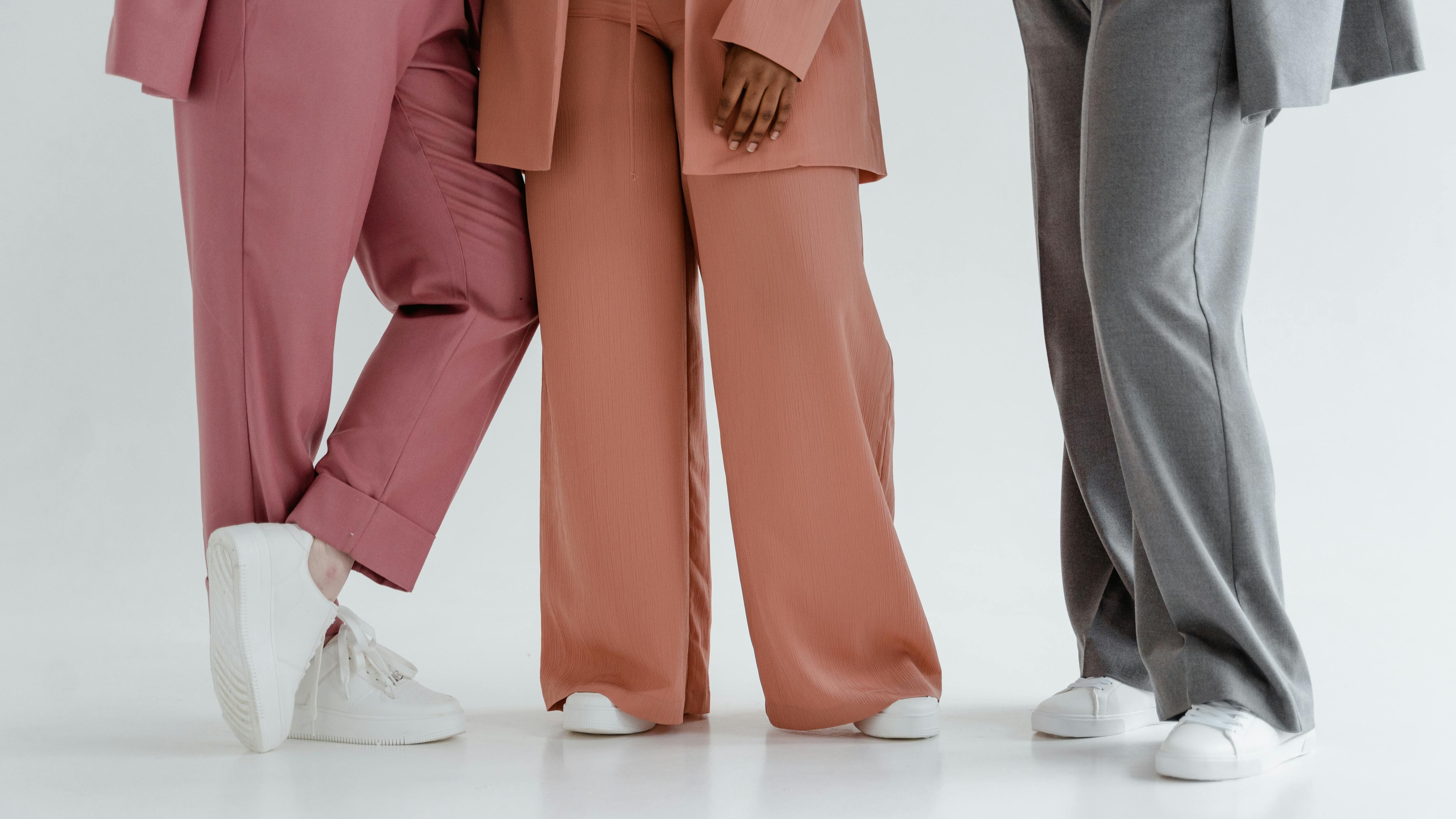 Pantaloni ampi, gli outfit per indossarli a 50 anni anche in autunno