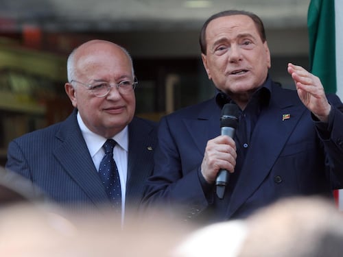 Saronno, fermato un uomo: voleva aggredire Berlusconi durante il comizio