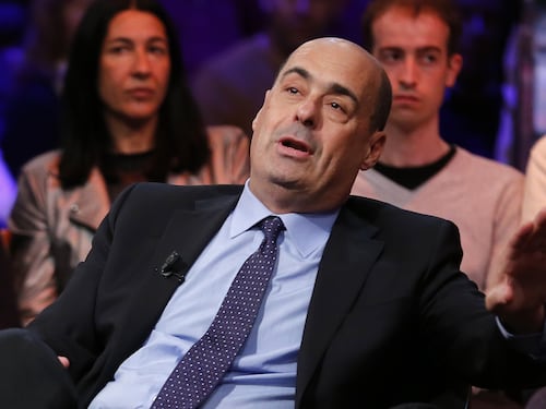 Il Pd si accorge di Casal Bruciato. Zingaretti: "Riapriremo la sezione"