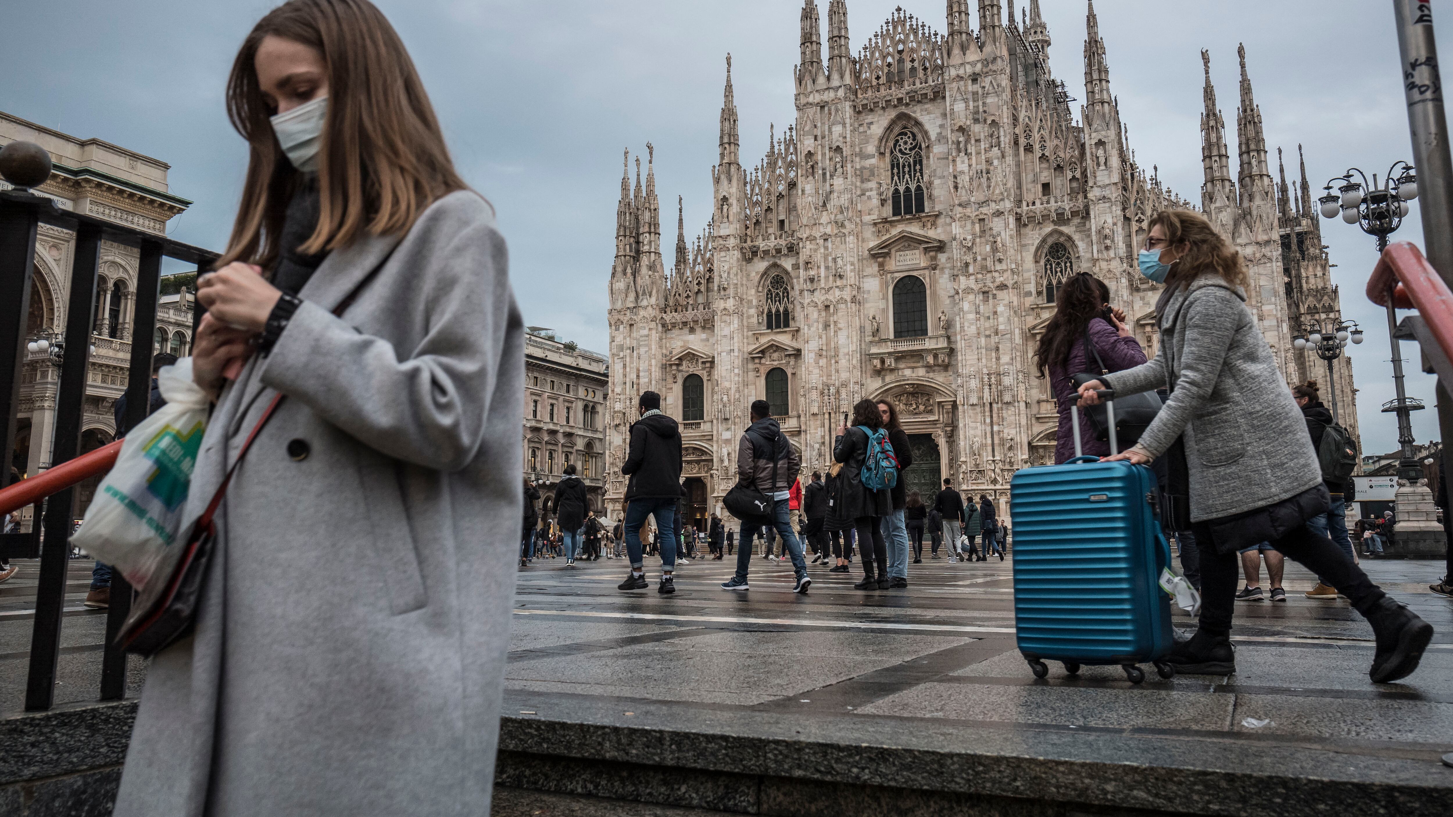 Mascherine all'aperto, tamponi e Green pass: pronta la stretta del governo