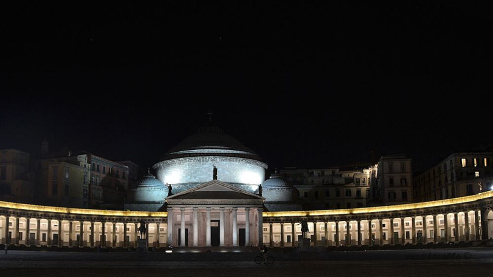 Capodanno a Napoli, è scontro tra le istituzioni. De Luca: "Potrei anche vietare gli eventi in piazza"
