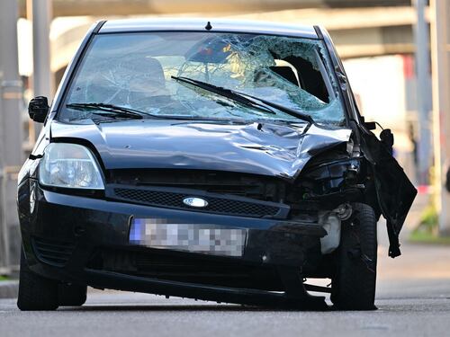L’auto sulla folla del Carnevale: due morti e 25 feriti Il killer è un neonazi