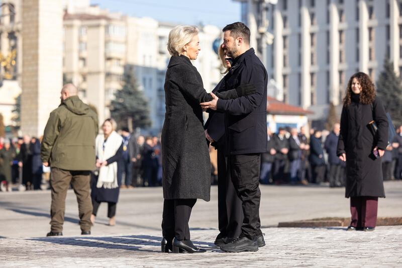 Ucraina, terzo anniversario di guerra. I leader occidentali al cospetto di Zelensly 11