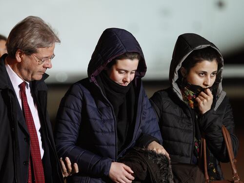 L'arrivo a Ciampino di Greta e Vanessa