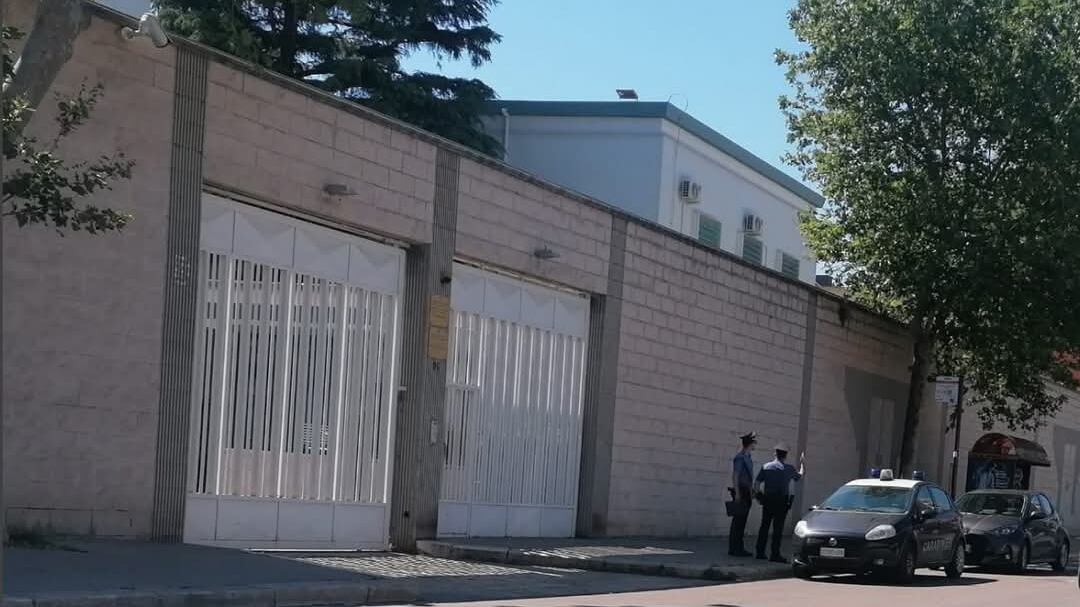 Evasione da film: minorenne scappa dal carcere