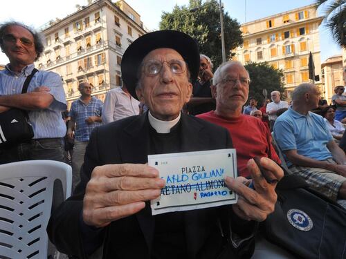 Vittuone, la sinistra vuole piazza don Gallo. Il Pdl: "Sia dedicata a don Verzè"