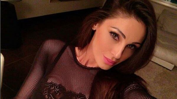 Anna Tatangelo: "Nelle mie canzoni canto la crisi di coppia. Problema di altri se il compagno è Gigi"