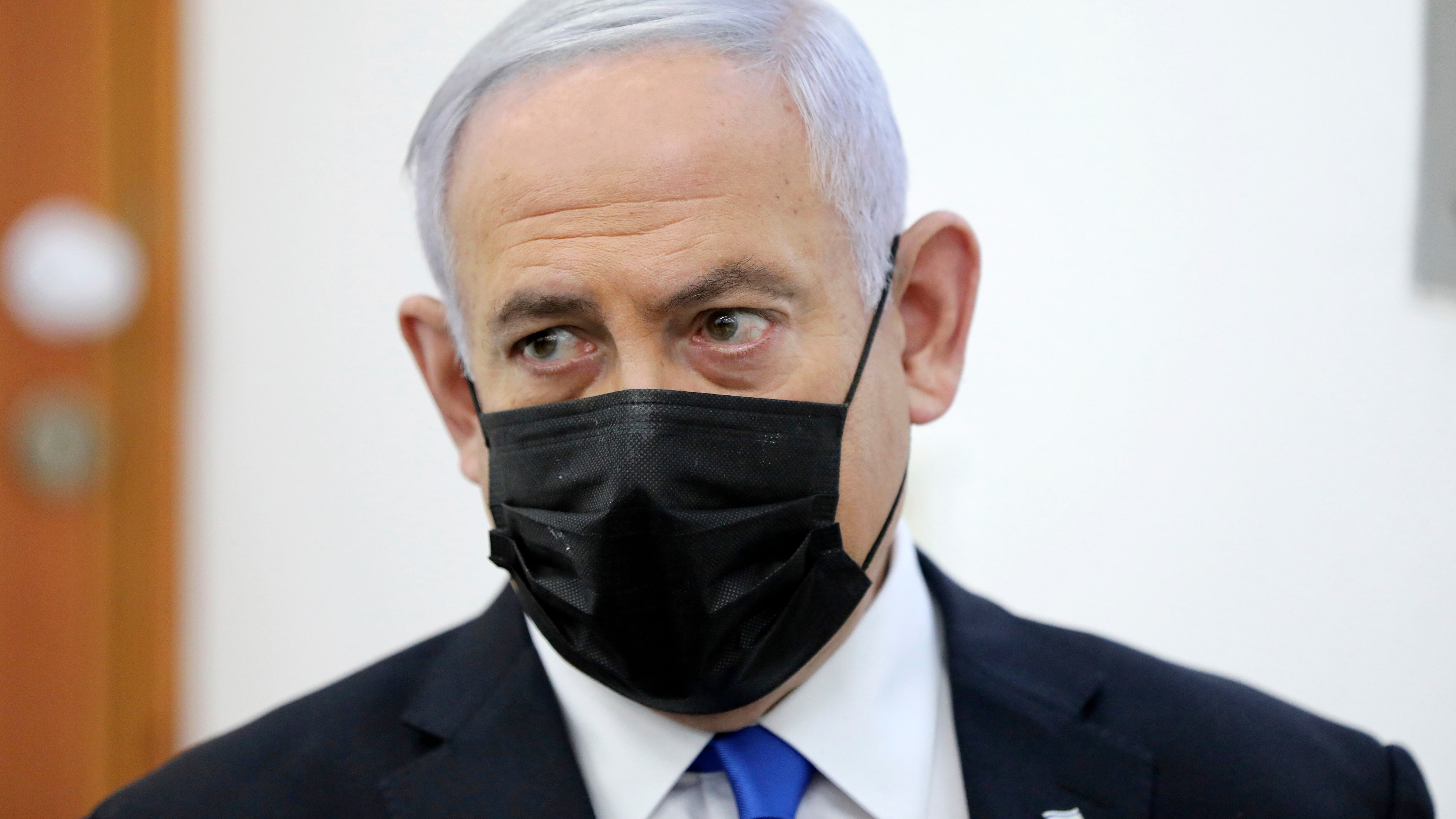 Netanyahu più vicino al governo. Ma il processo lo preoccupa