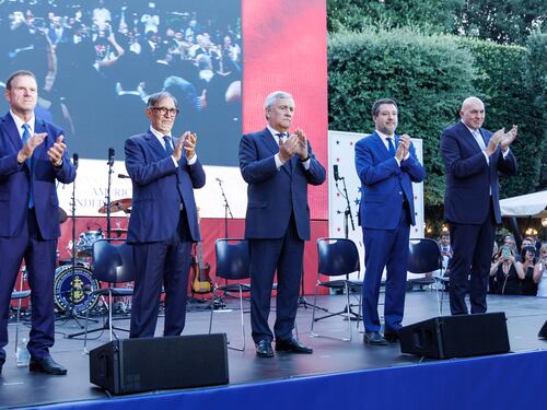 La festa Usa a Roma dopo lo scontro con Trump. Tajani: "Amicizia tra i nostri Paesi più forte di qualsiasi polemica"