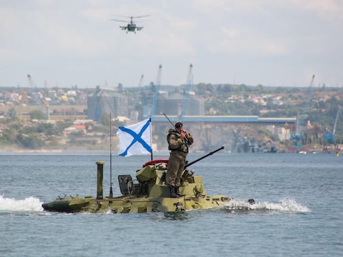 Ucraina sequestra una nave russa: alta tensione con Mosca