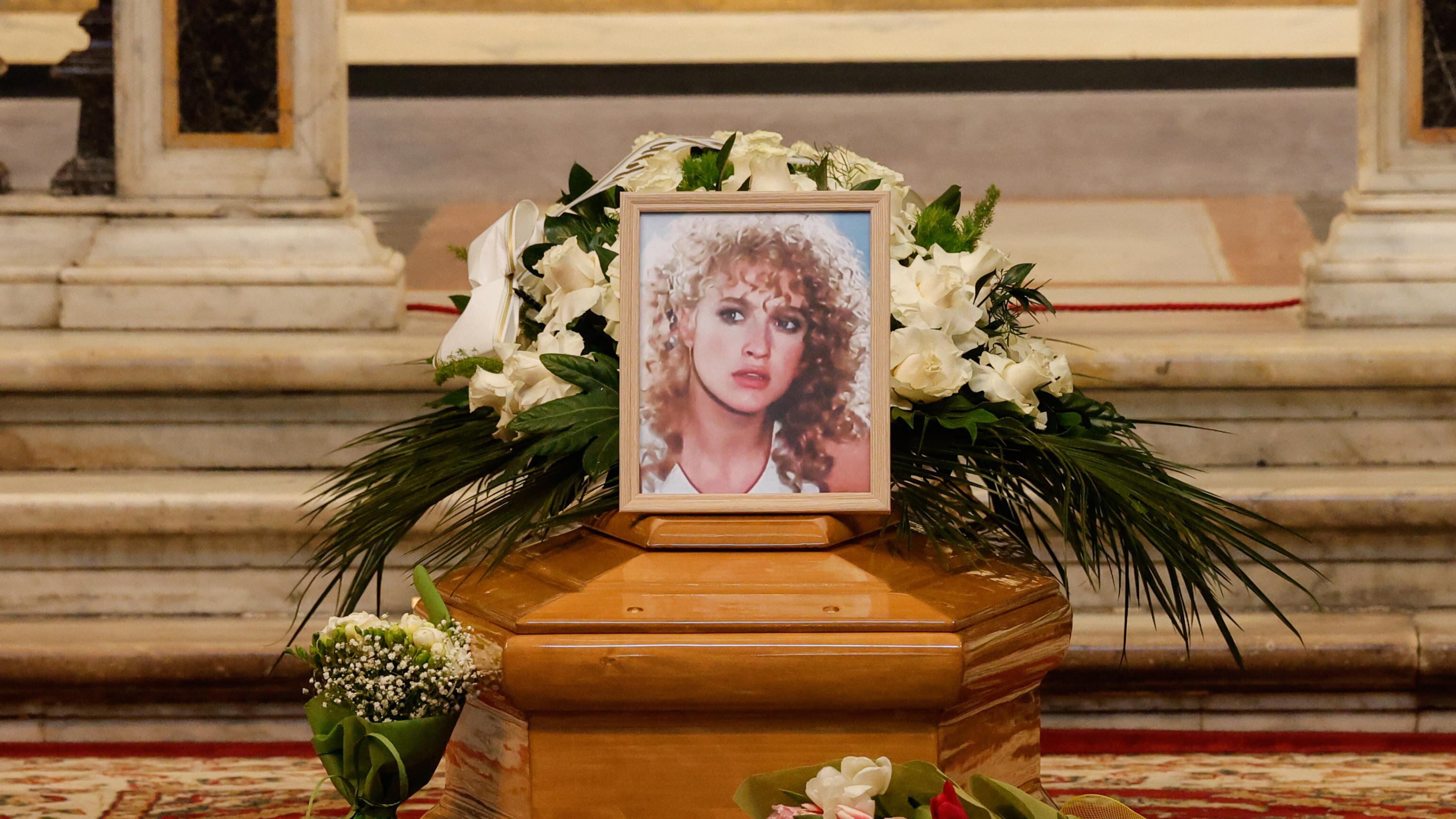 Eleonora Giorgi, i funerali nella Chiesa degli Artisti sulle note dei Pink Floyd