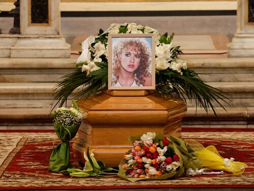 Eleonora Giorgi, i funerali nella Chiesa degli Artisti sulle note dei Pink Floyd