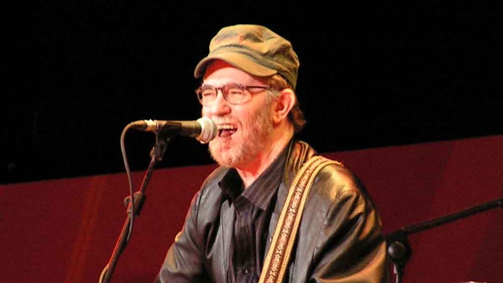 De Gregori sputa sul Pd ma non sui suoi soldi E suona alla festa dell'Unità