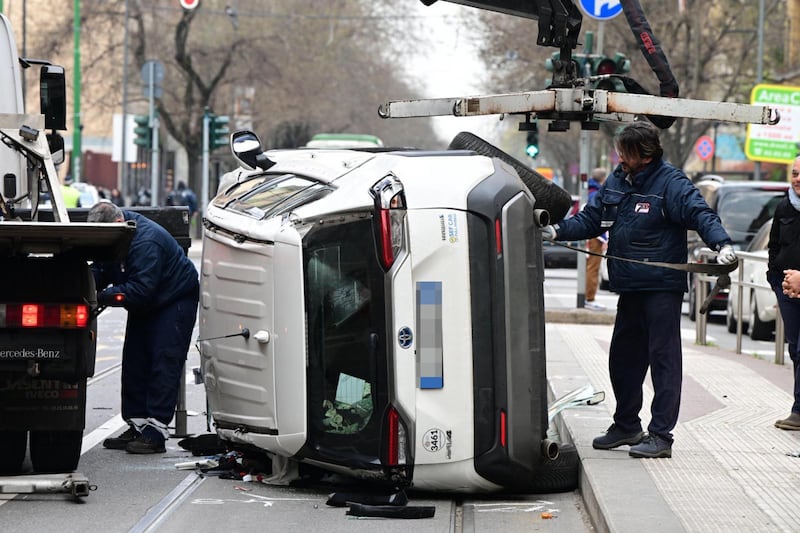 Schianto auto-moto a Milano, morti due ventenni - FOTO 5