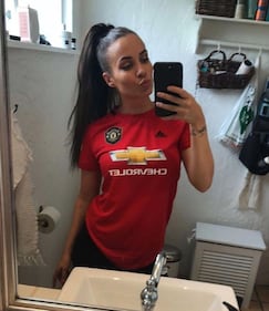 La fan sexy del Manchester United, le foto 9
