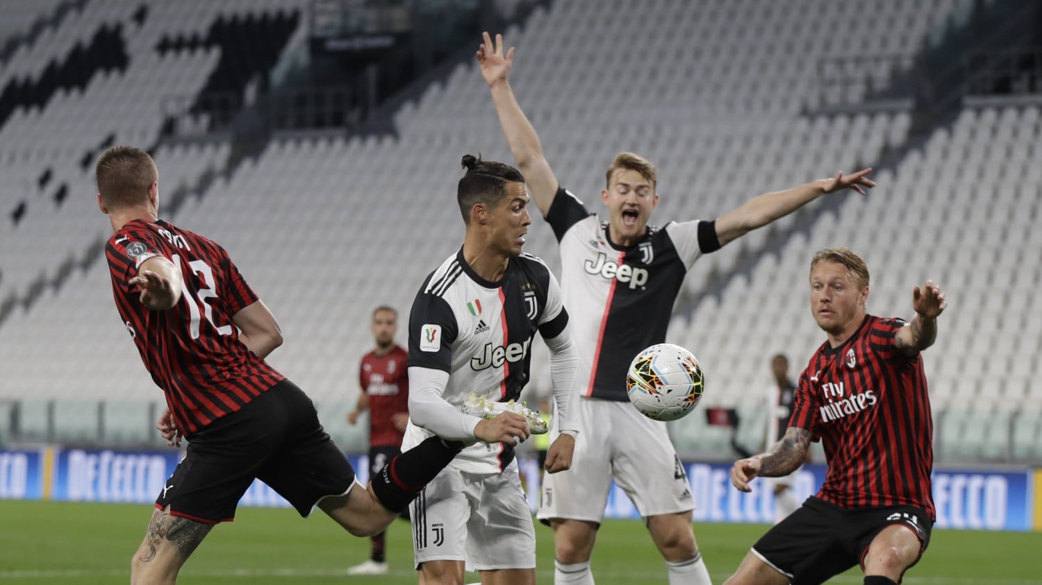 Il rigore sbagliato, Rebic subito fuori. E la Juventus vola in finale