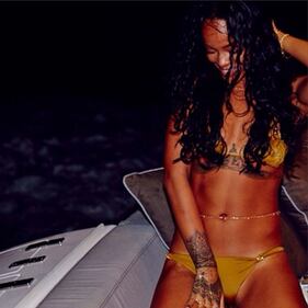 Rihanna, che topless al mare in Brasile 13