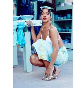 Grecia, Rihanna torna senza veli: ecco gli scatti 7
