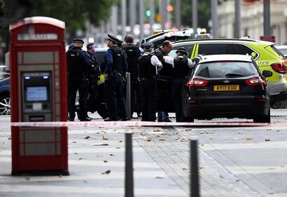 Londra, un'auto sulla folla davanti al museo di storia naturale 8