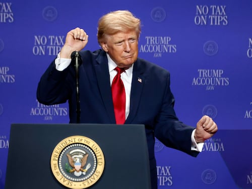 Il boomerang dei dazi colpisce Donald Trump: costretto a restituire 100 miliardi
