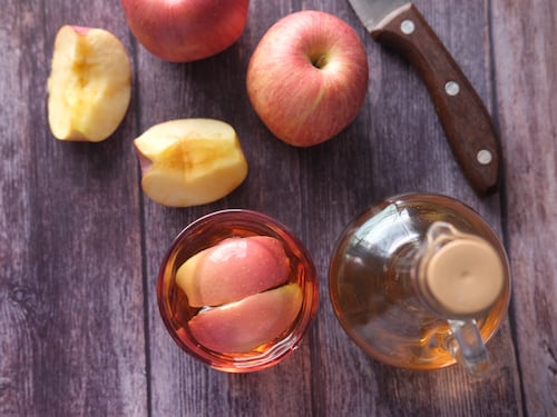 Bere acqua e aceto di mele al mattino fa bene o male?
