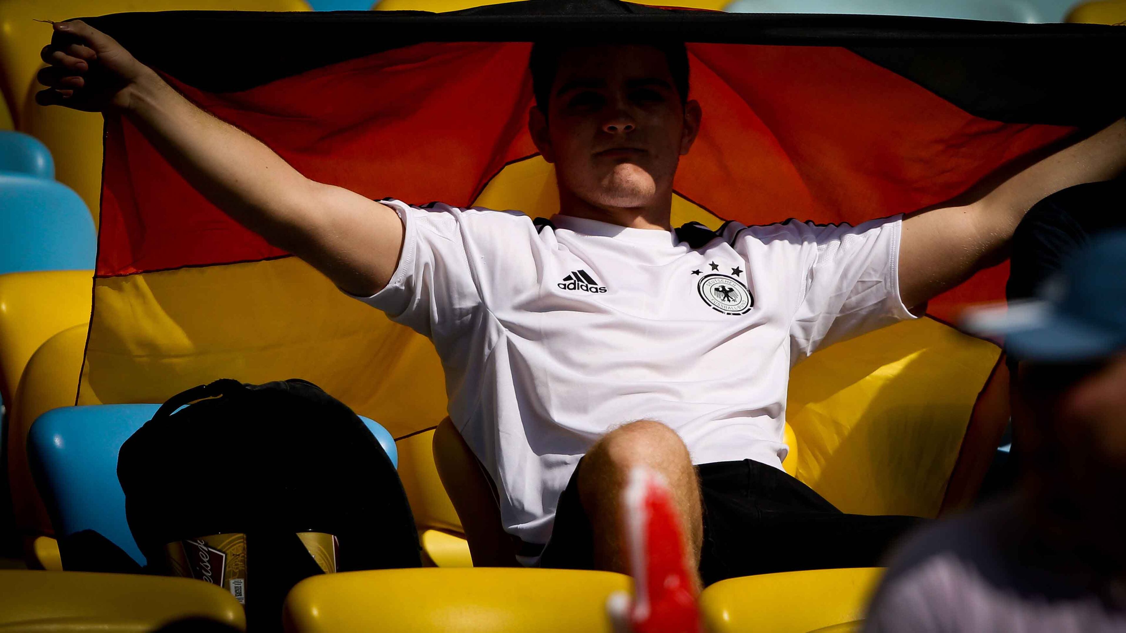 Incollati a Brasile-Germania. Una messa per lacrime e gol