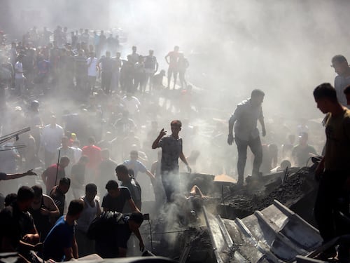 Raid di Israele su Khan Younis: almeno 40 morti. Le Idf: "Colpito centro di Hamas"