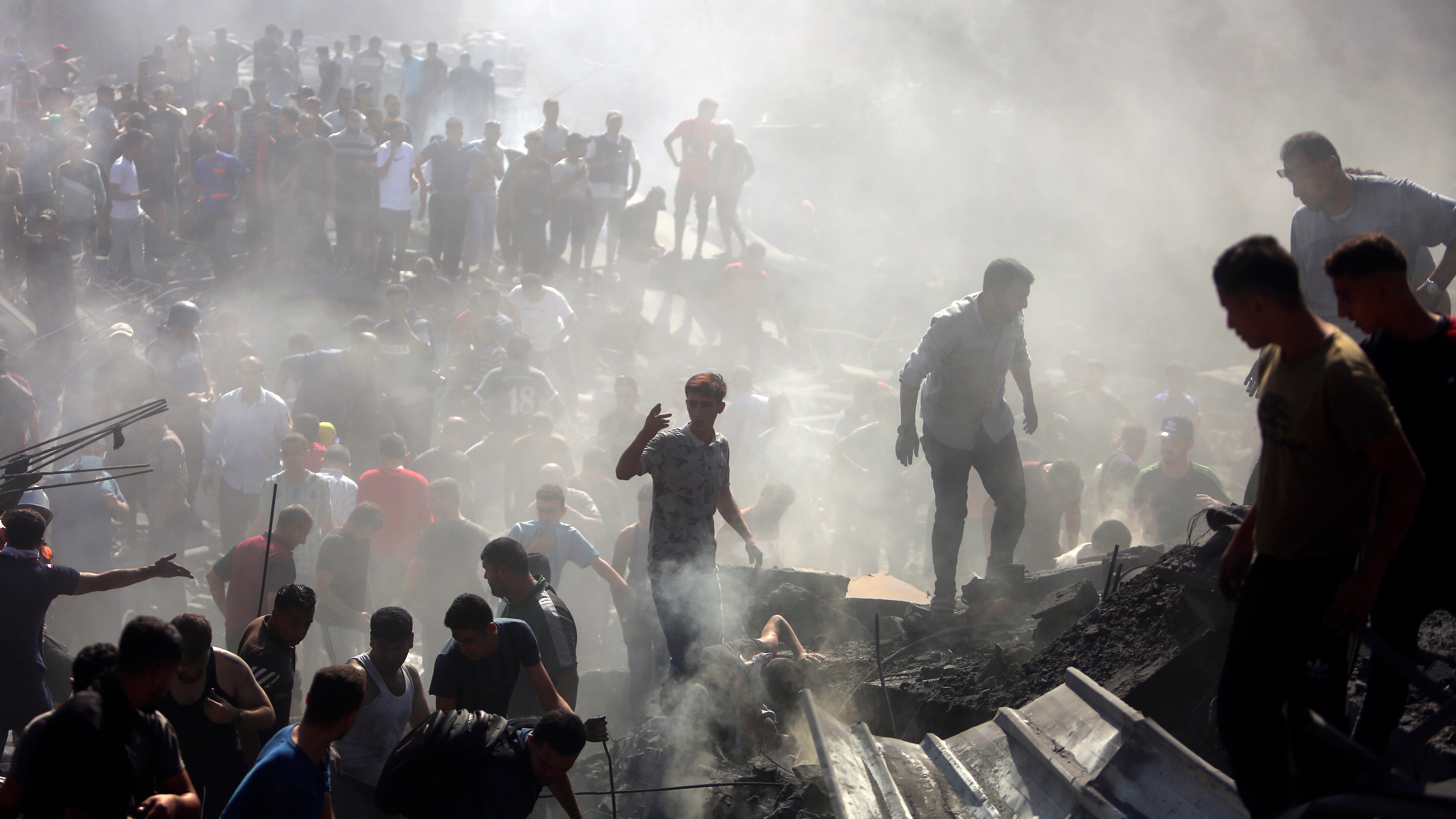 Raid di Israele su Khan Younis: almeno 40 morti. Le Idf: "Colpito centro di Hamas"