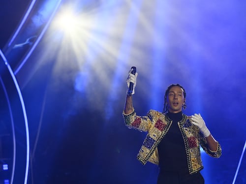 Fazio ospita Ghali e parte lo show buonista: "Stop alle guerra". "Stop ai respingimenti"