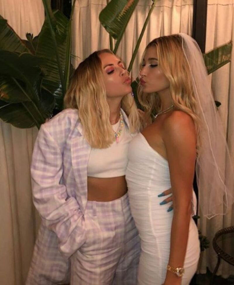 Hailey Baldwin festeggia l'addio al nubilato a Los Angeles 4