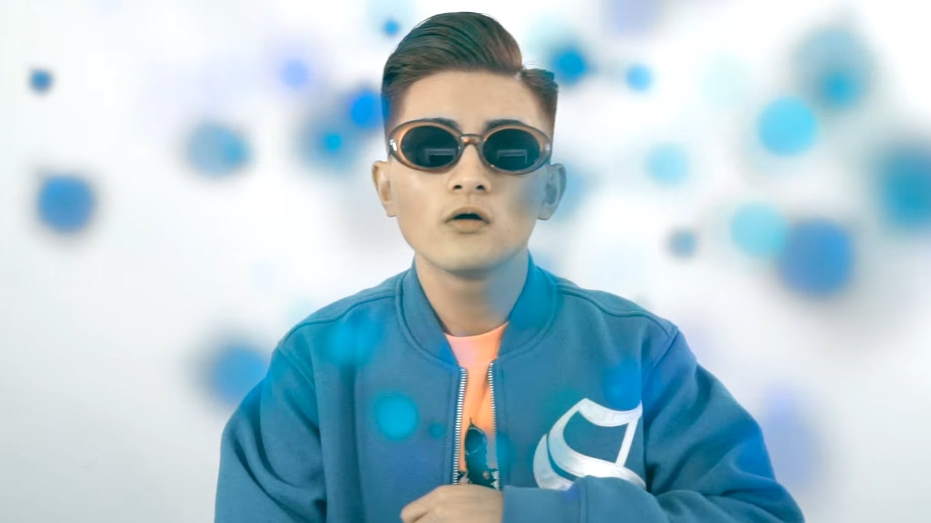 Rap italo-cinese, Wang canta in tre lingue