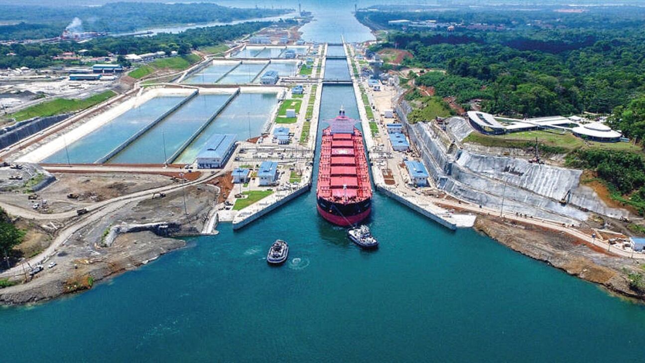 Mar Rosso bloccato dai raid e Canale di Panama a secco: ecco cosa si rischia