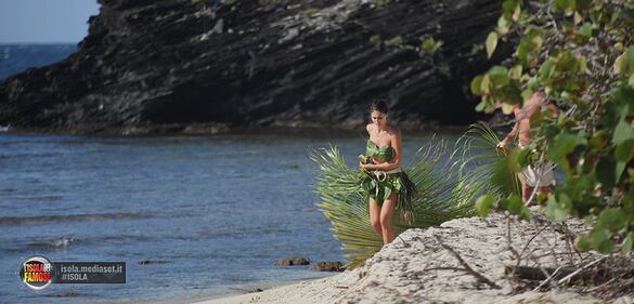 Cecilia Rodriguez nuda all'Isola dei Famosi 8
