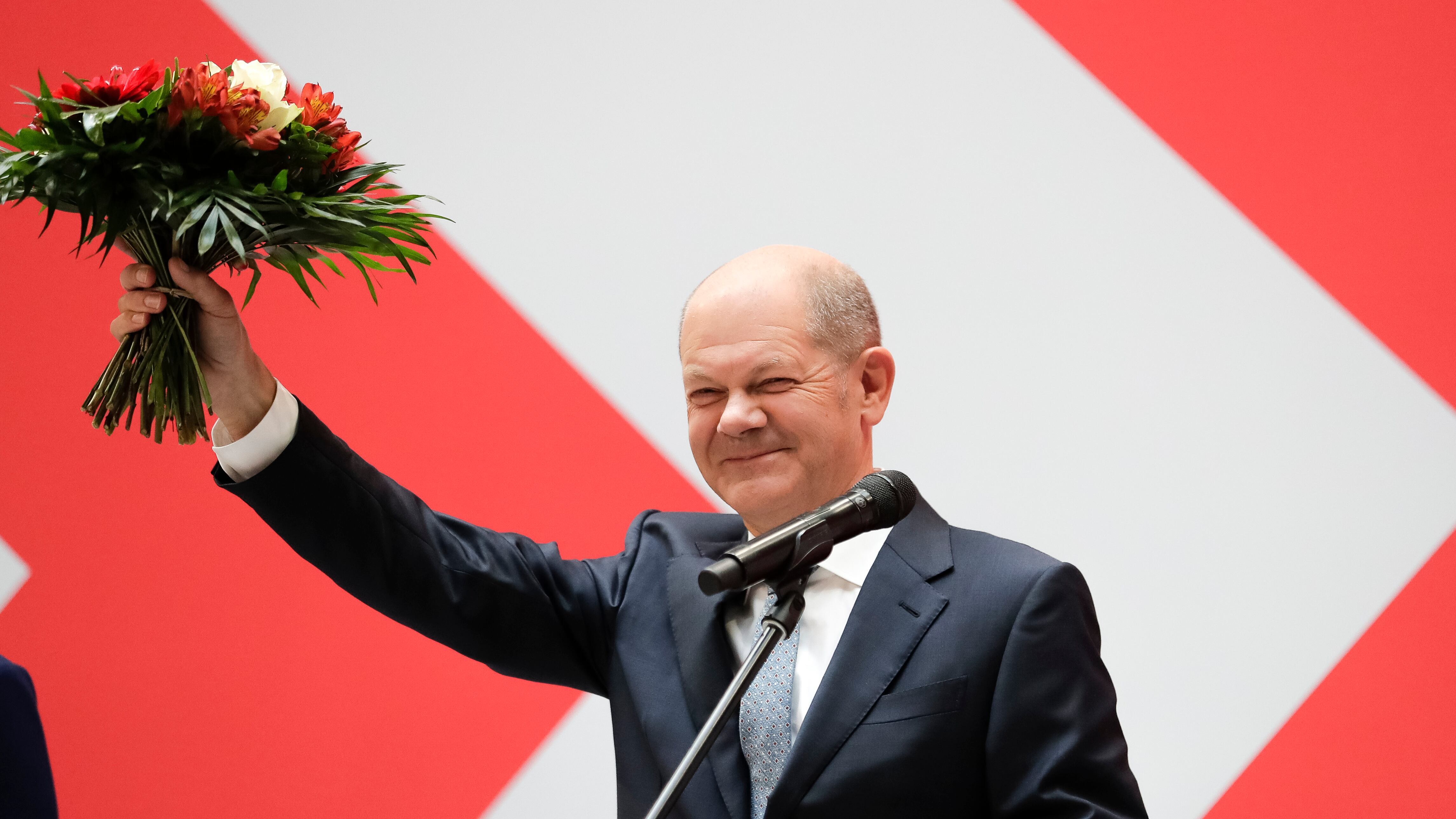 Scholz il rosso scalpita. Verdi-Fdp: via al dialogo. Ma Laschet spera ancora