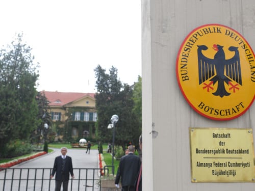 Turchia, il rischio Isis fa chiudere ambasciate tedesca e inglese